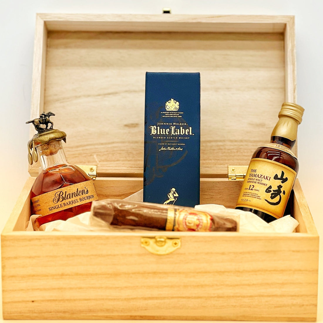 A Short Story Gift Set – Premium Cigar &amp; Whiskey Mini Collection in Engravable Wooden Box